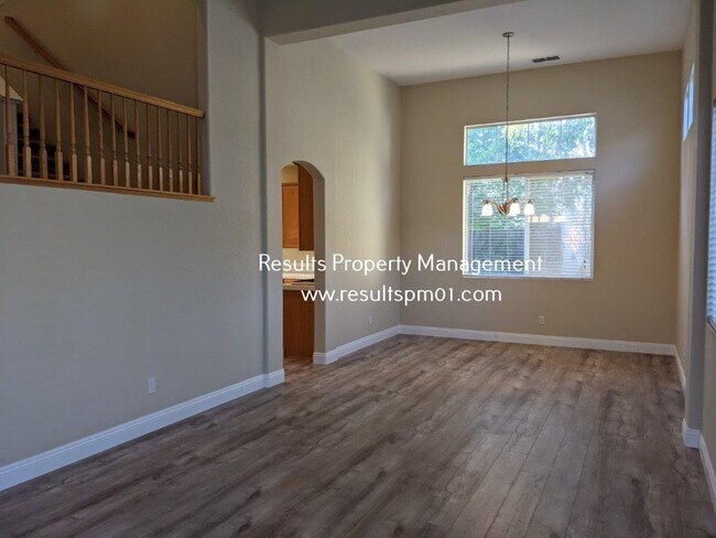 Building Photo - Lincoln Gem