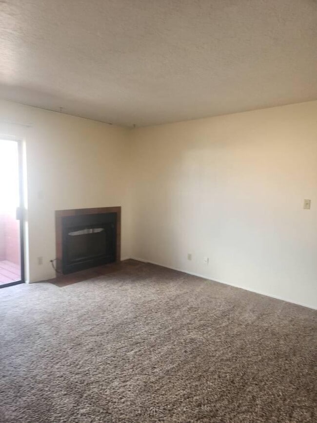 Building Photo - 2521 Chelwood Park Blvd NE