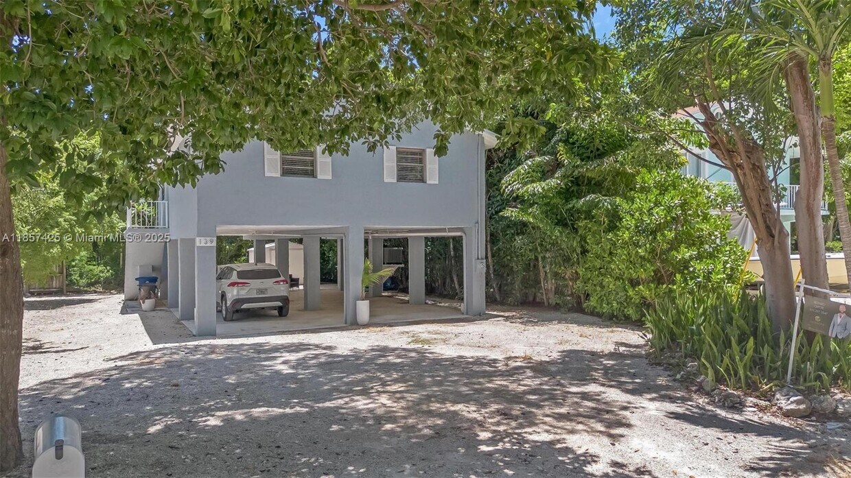 Foto principal - 139 N Bay Harbor Dr