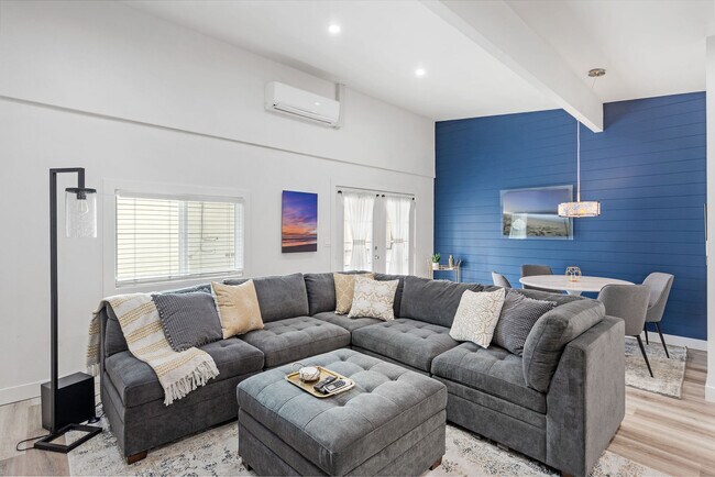 Building Photo - 2004 Marshallfield Ln