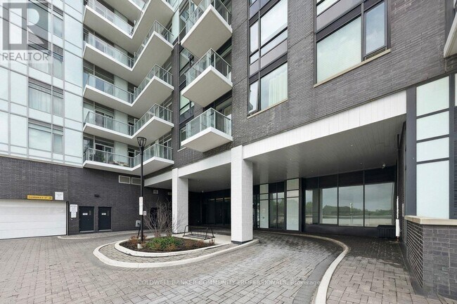 Photo du bâtiment - 3220 Sheppard Ave E