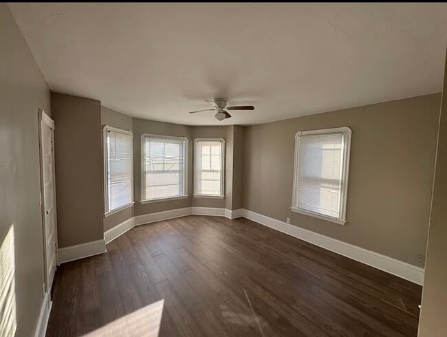 Building Photo - 545 Rivet St