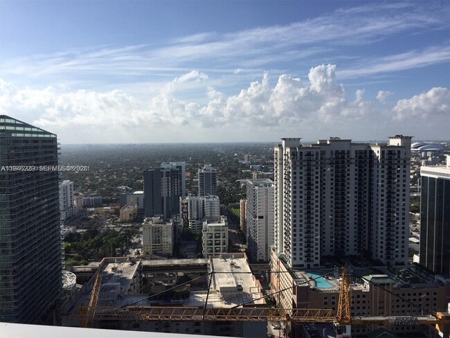 Building Photo - 1010 Brickell Ave