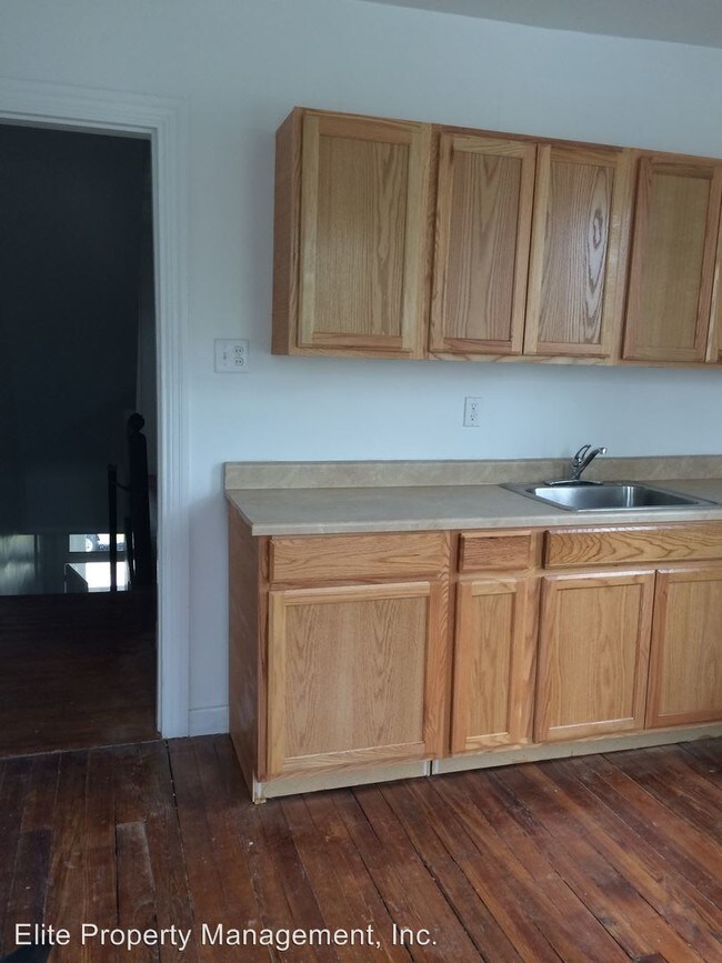 Building Photo - 3 br, 1 bath House - 1202 E. King St., Apt. 2