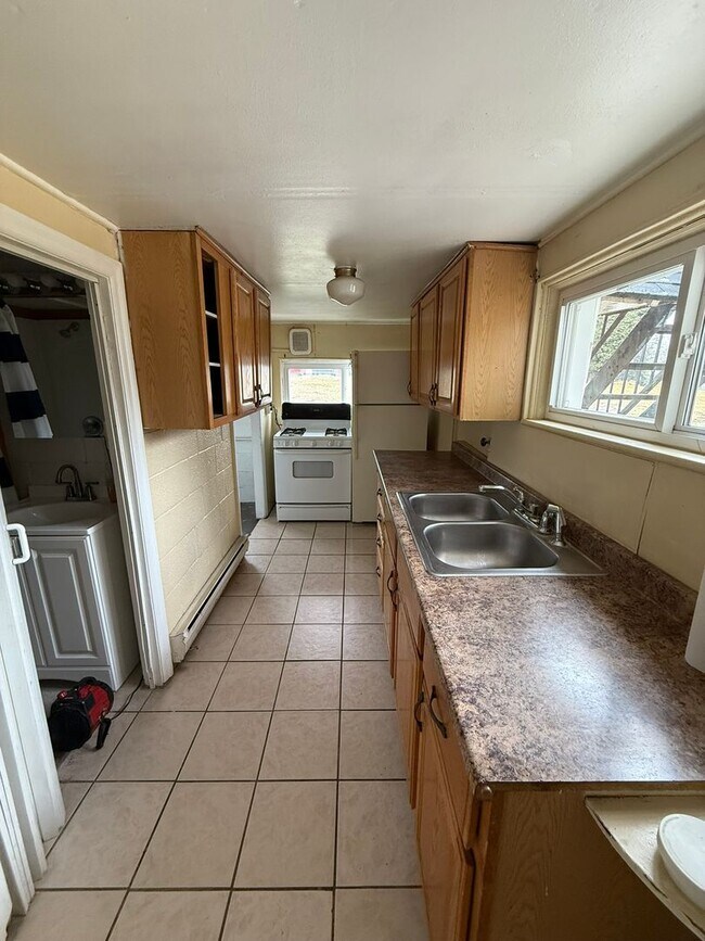 Foto del edificio - 235 W Main St