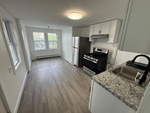 Building Photo - 11 Elm St