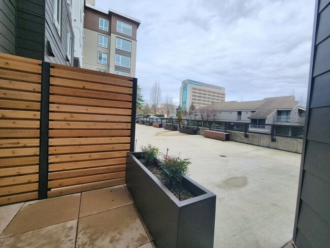 Foto del edificio - Brand New Urban One Bedroom Condo in Totem...