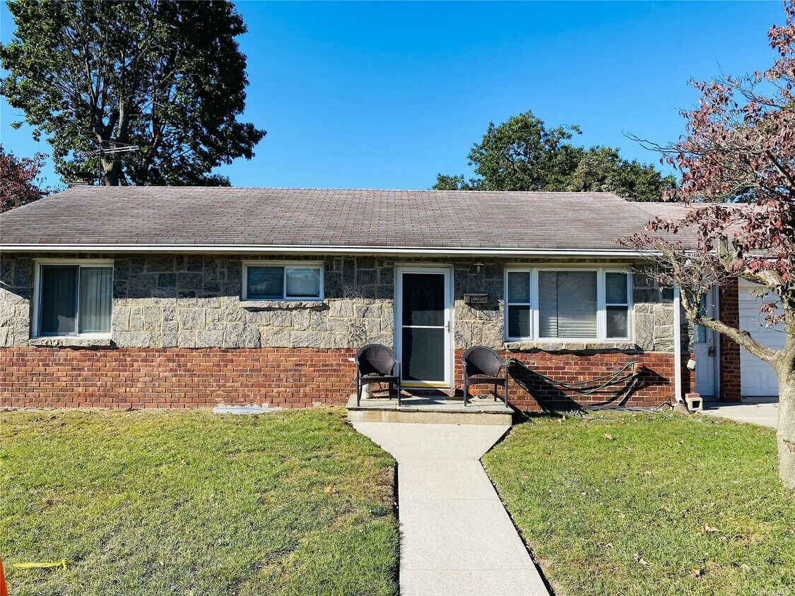 90 Arthur Ave, South Floral Park, NY 11001 Apartment for Rent in