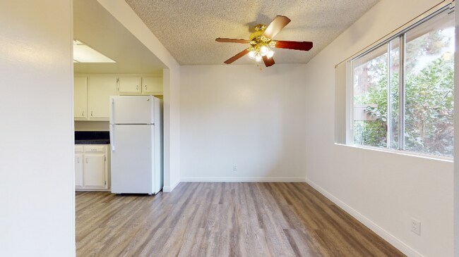 Building Photo - 1135 Meadow Lake Dr