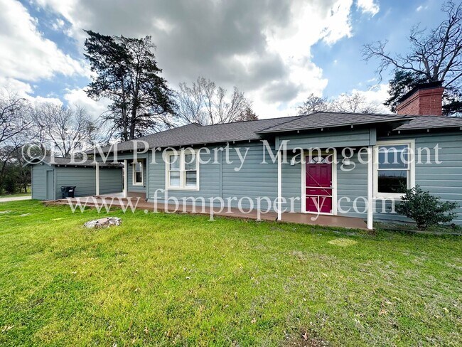 Foto del edificio - 3701 Emhouse Rd