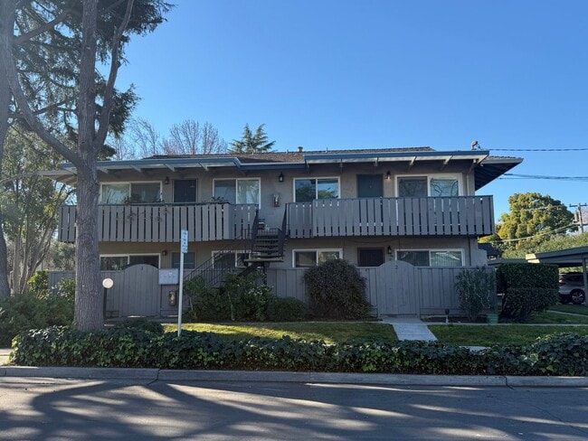 CAMBRIAN - Remodeled upstairs unit - great location near downtown Campbell - CAMBRIAN - Remodeled upstairs unit - great location near downtown Campbell Apartment