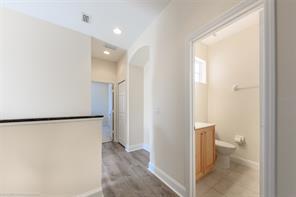 Foto del edificio - 240 West End Dr