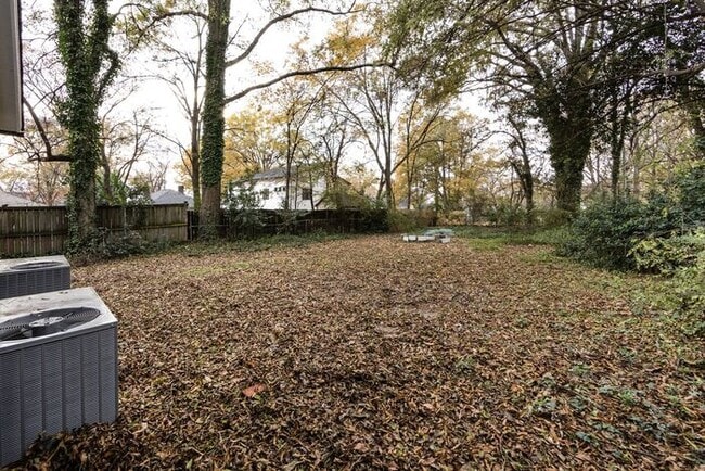 Building Photo - 1BD/1BA Duplex Home with Additional Flex R...