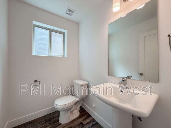 Building Photo - 506 W 2200 N