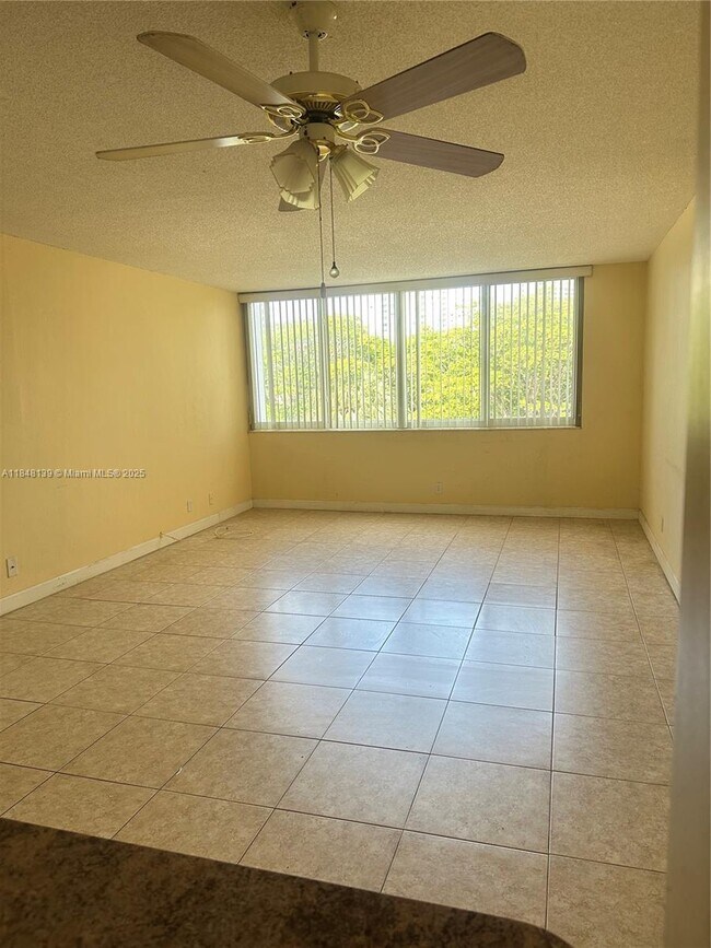 Building Photo - 9143 SW 77th Ave
