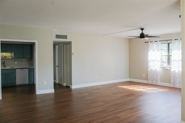 Building Photo - 2050 Oleander Blvd