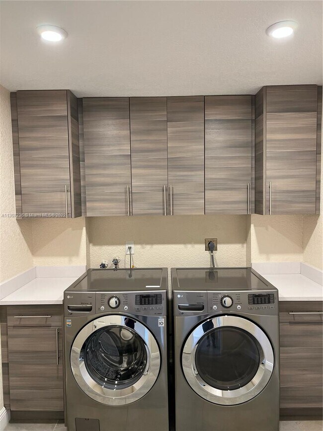 Foto del edificio - 3826 Whitehall Dr