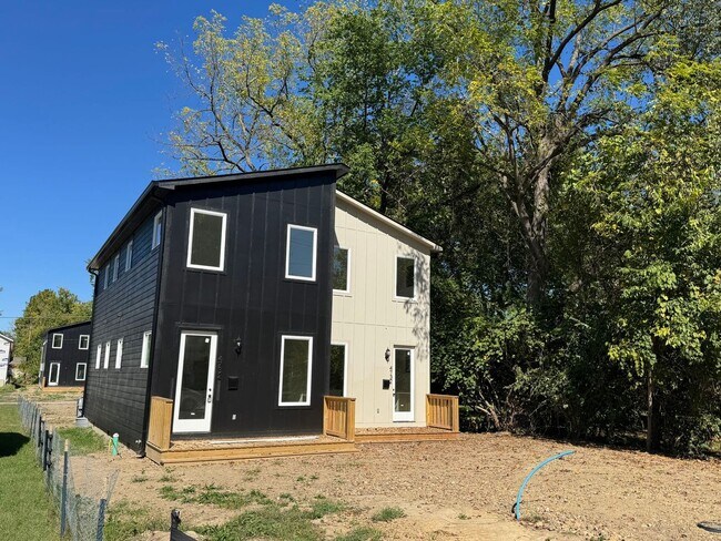 Foto del edificio - Brand new luxury townhome on the eastside. Section 8 approved!!!