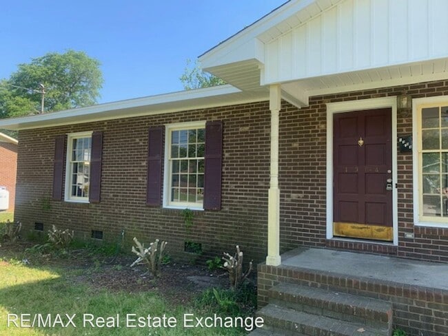 Building Photo - 3 br, 1 bath House - 1304 E. 9th Street