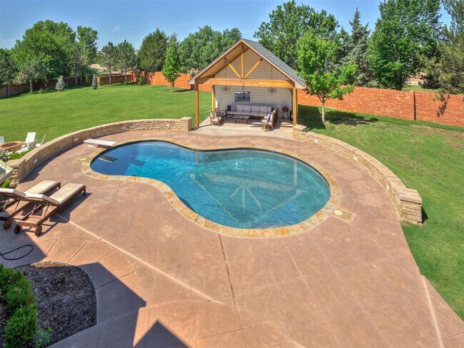 Foto del edificio - 18601 Wolf Creek Dr