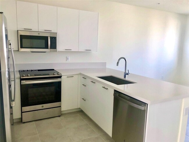 Foto del edificio - 6455 NW 103rd Pl