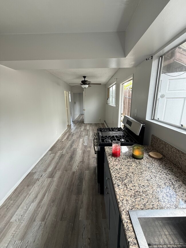 Building Photo - 332 N Ave 57