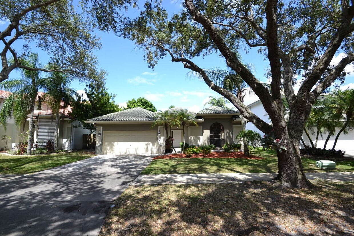 Primary Photo - 11571 Waterford Ct