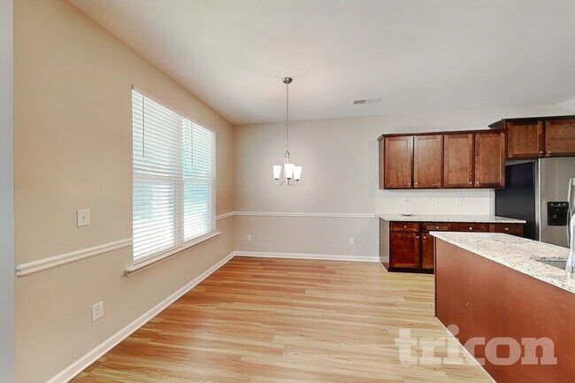 Building Photo - 2292 Shady Dr