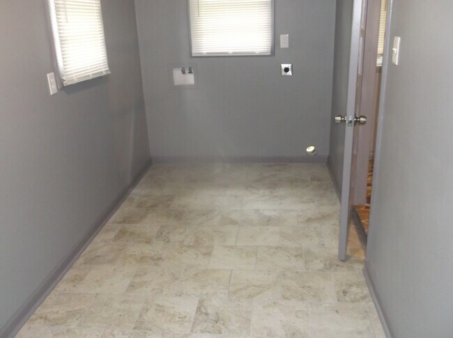 Building Photo - 1258 Dogwood Dr