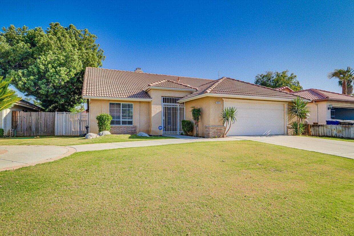 Foto principal - Spacious Home in SW Bakersfield!