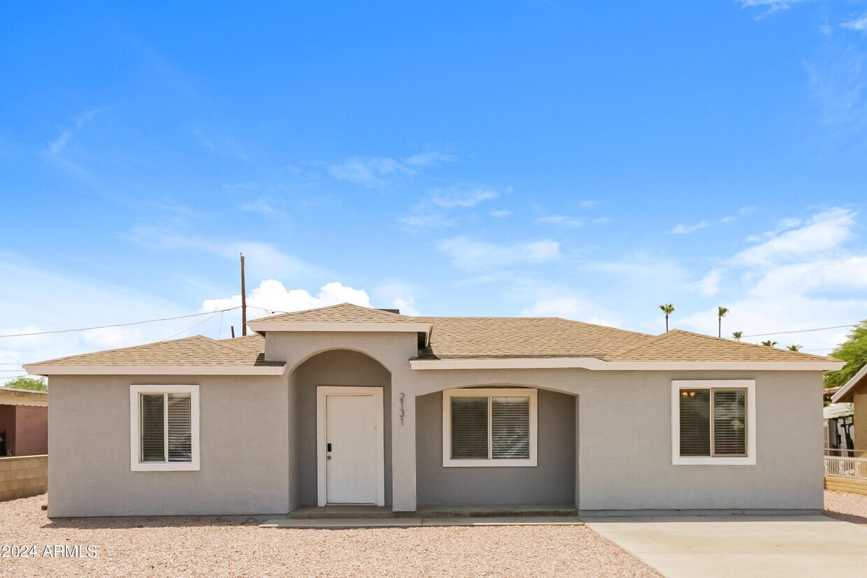 Foto principal - 2131 E Corona Ave