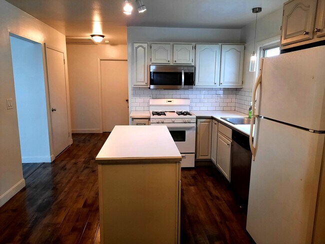 Kitchen - 336 8th St