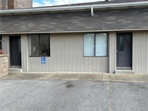 Building Photo - 3019 South Park Rd