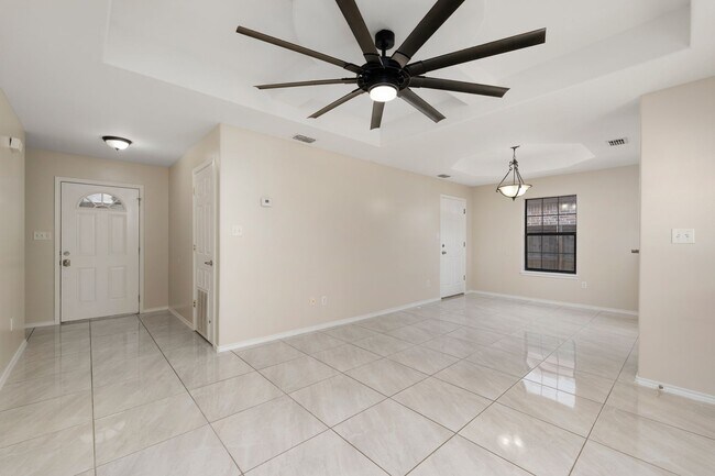 Foto del edificio - Updated 3 Bed/2 Bath/2 Car Located in Lazy...