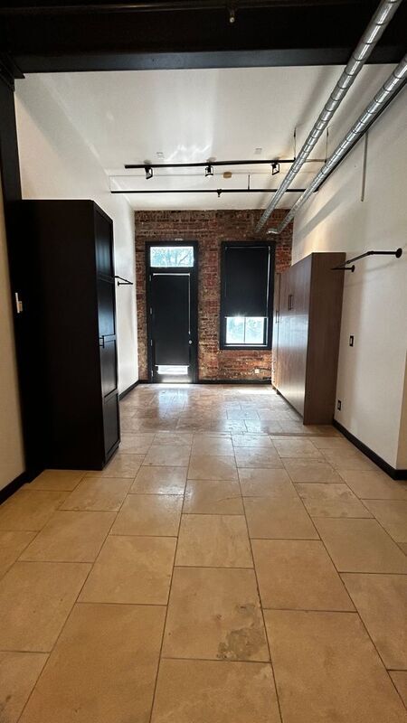 Primary Photo - 139 E Main St