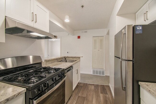 Building Photo - West Hampton Park Apartment Homes