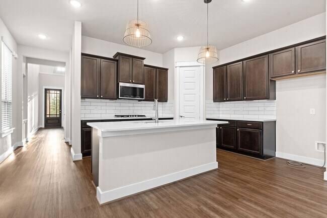 Foto del edificio - 5323 Wyatt James Ln