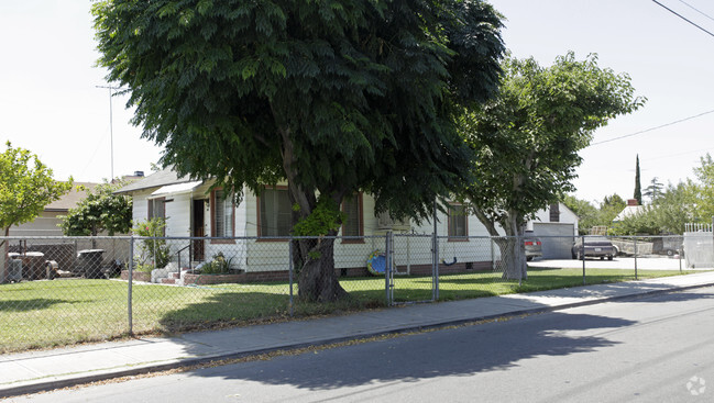 Primary Photo - Sunset Village Apartments