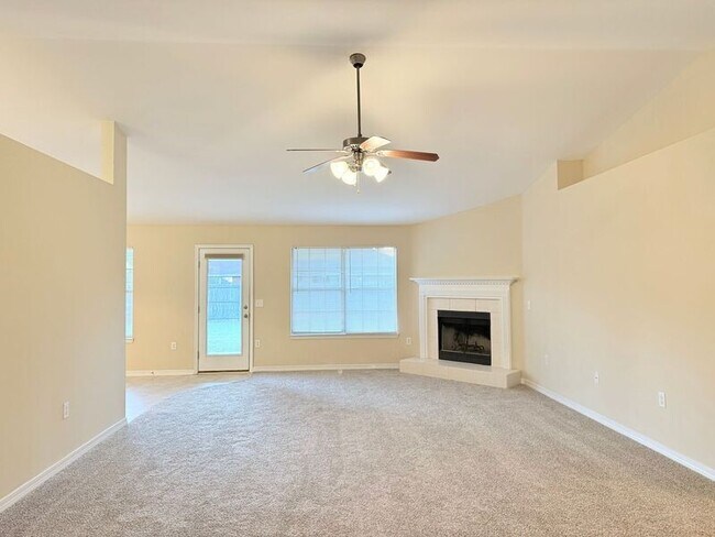 Foto del edificio - 5994 Autumn Pines Cir