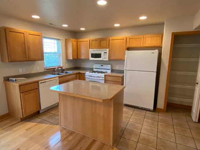 Building Photo - 2101 Eider Dr