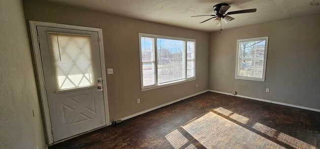 Foto del edificio - 1633 Lucas Ave