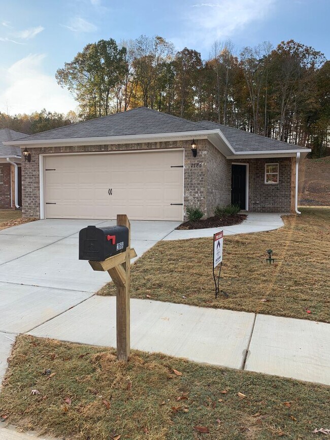 Foto del edificio - *NO RENT until 2026!* Four Bedroom | Two Bath Home in Kilpatrick Landing