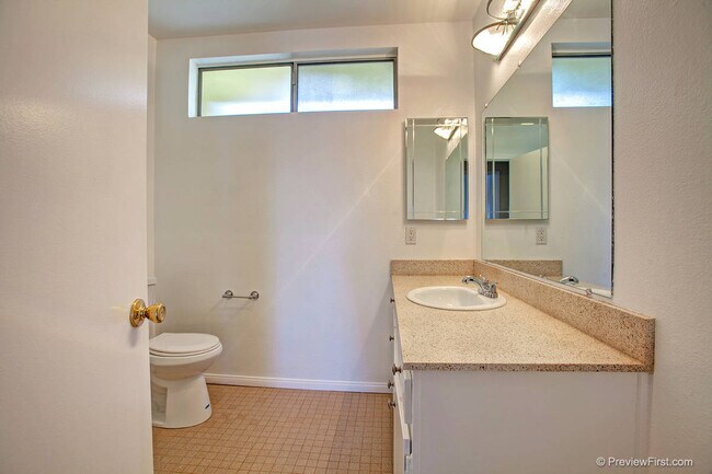 Foto del edificio - 1624 Cypress Ave