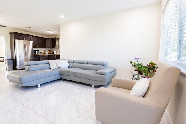 Foto del edificio - 5763 Purdy Ln
