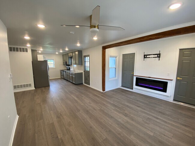 Living/Dining - 3868 Starr St