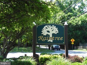 Building Photo - 1602 Raintree Ln