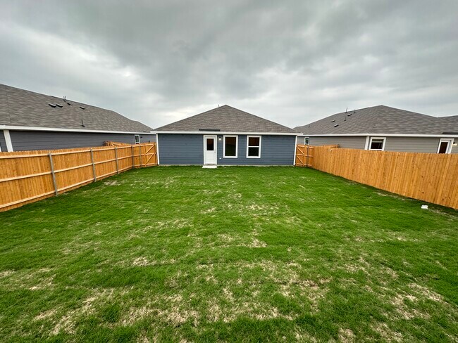 Building Photo - 1128 Ashwood Dr