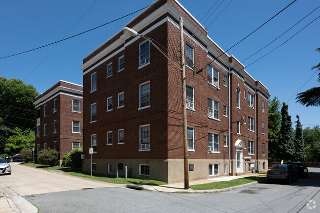 Building Photo - Dumont Apartments