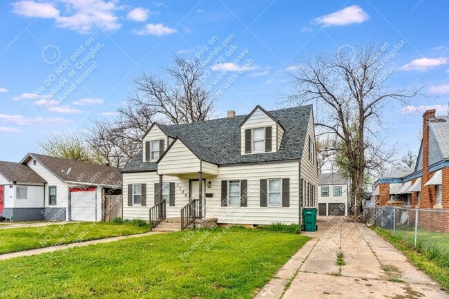 Building Photo - 1109 1/2 SW 26th St