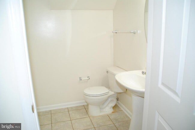 Building Photo - 2664 Manhattan Pl